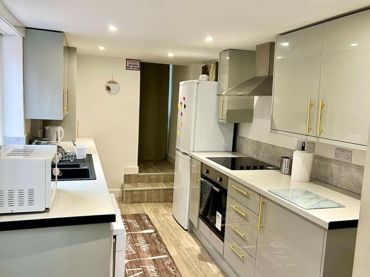 4 Bedroom Terrace House Wellingborough Exterior photo
