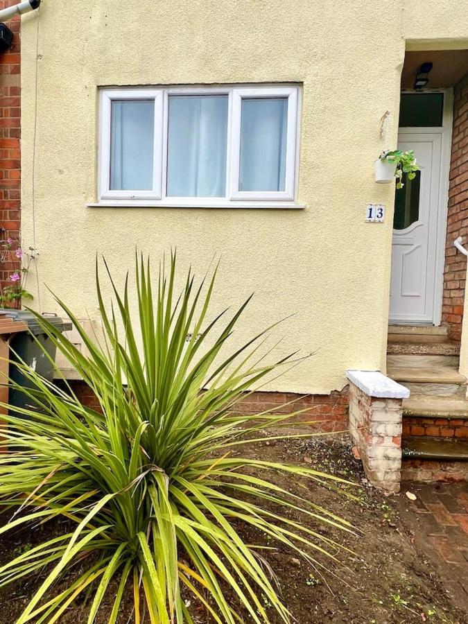 4 Bedroom Terrace House Wellingborough Exterior photo