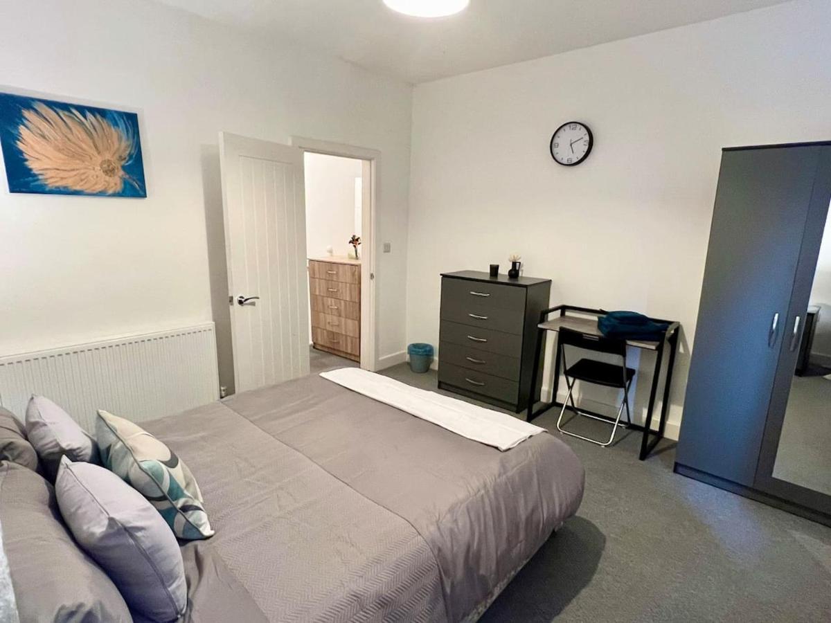 4 Bedroom Terrace House Wellingborough Exterior photo