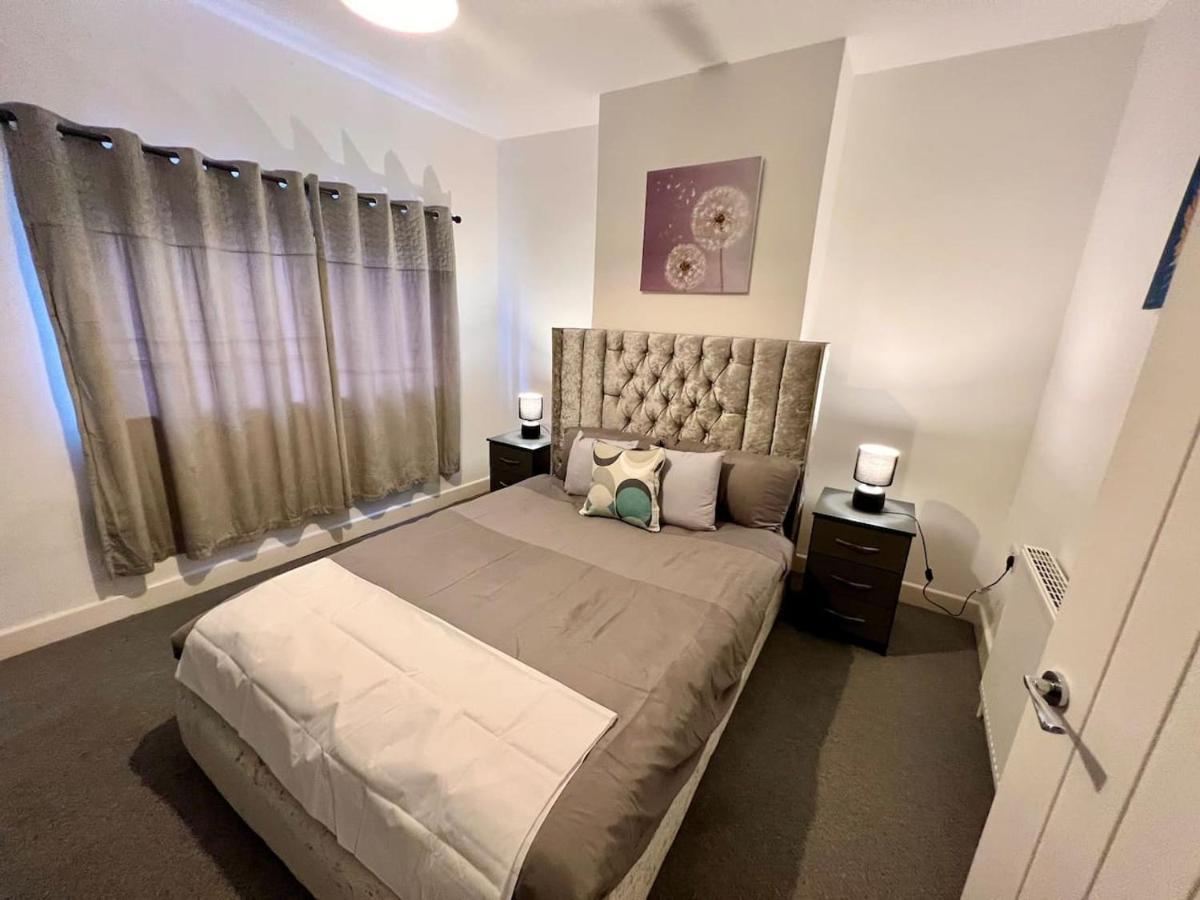 4 Bedroom Terrace House Wellingborough Exterior photo